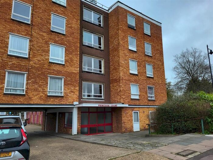 1 Bedroom Flat To Rent In Uvedale Road, Enfield, EN2
