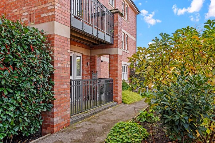 2 Bedroom Retirement Property For Sale In Walton Court, Lillington Avenue, Leamington Spa, Warwickshire, CV32