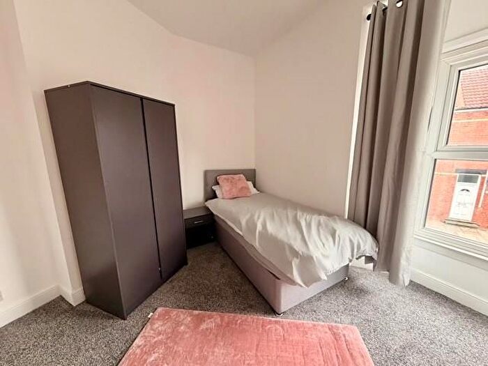 5 Bedroom End Terrace House To Rent In Falkland Street, Middlesbrough, TS1