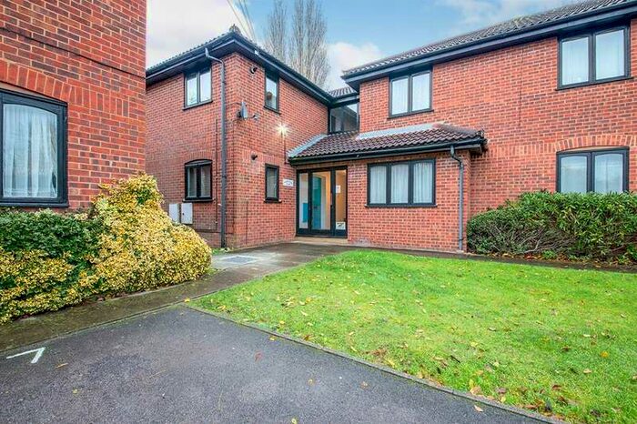 1 Bedroom Apartment To Rent In Holme Place, Hemel Hempstead, Hertfordshire, HP2