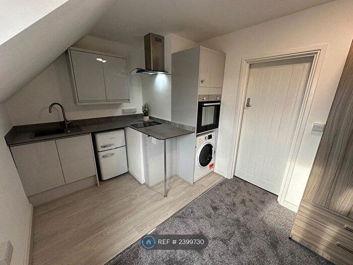 11 Bedroom Detached House To Rent In Jiggins Lane, Birmingham, B32