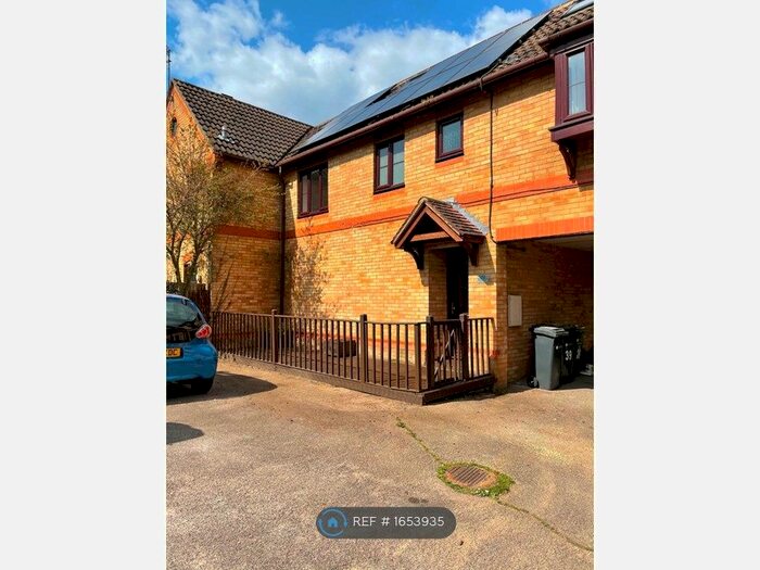 3 Bedroom Terraced House To Rent In Ladygrove Drive, Guildford, GU4