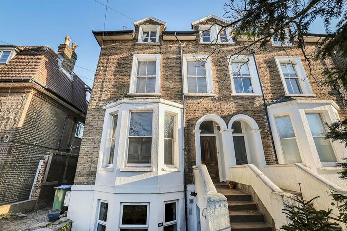 1 Bedroom Flat To Rent In Queens Road, Twickenham, TW1