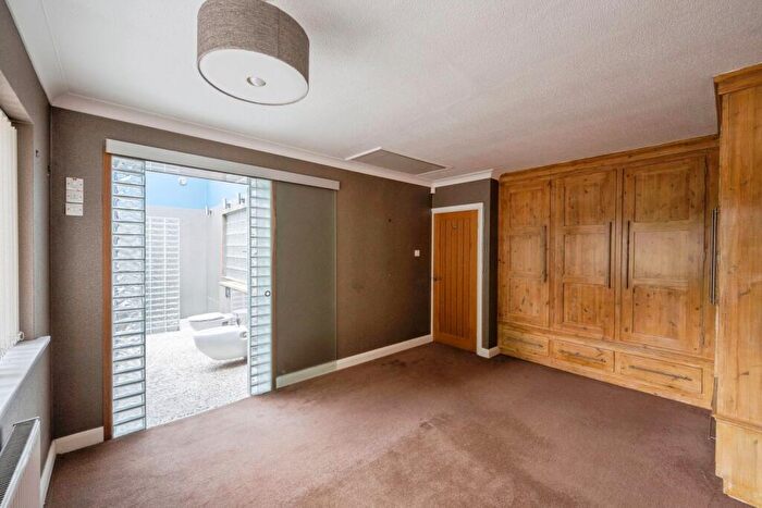 3 Bedroom Bungalow For Sale In Townfield Villas, Town Fields, Doncaster, South Yorkshire, DN1