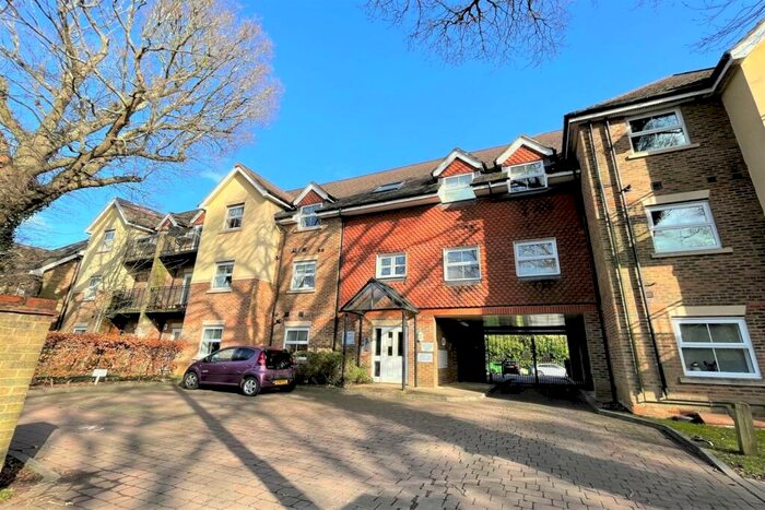 2 Bedroom Flat To Rent In Chandlers Ford, SO53