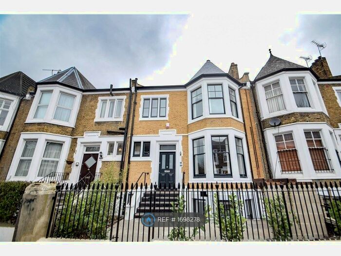 3 Bedroom Flat To Rent In Kyverdale Road, London, N16