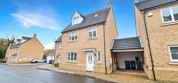 3 Bedroom Link Detached House For Sale In Guide Price £, - £, , Rayleigh, Essex, SS6