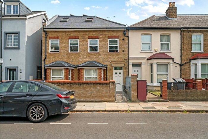 3 Bedroom Flat To Rent In Avenue Road, Tottenham, London, N15