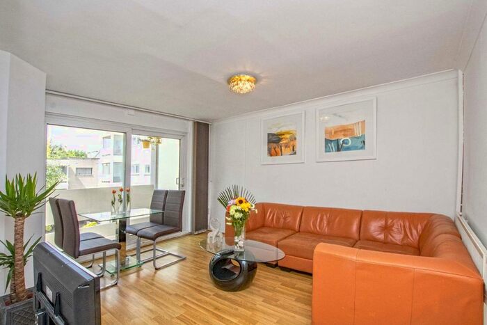3 Bedroom Flat To Rent In Bloomsbury Close, London, W5