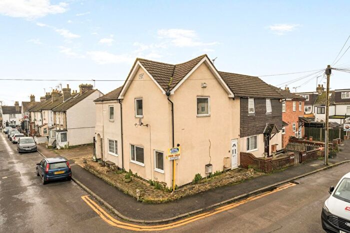 2 Bedroom End Terrace House For Sale In Alma Road, Eccles, Aylesford, ME20