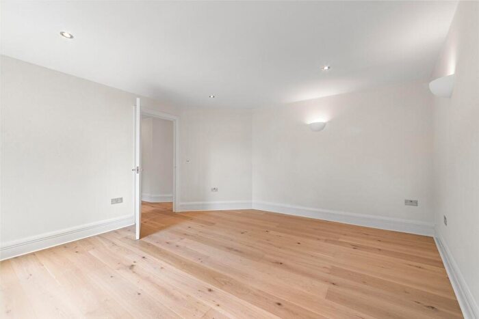 1 Bedroom Flat For Sale In Arcadia Court, Lowther Road, N7