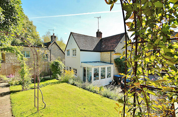 3 Bedroom Cottage For Sale In Leafield Road, Crawley, OX29