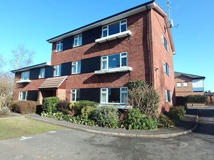1 Bedroom Flat To Rent In One Bedroom Property Close To Epsom High Street, KT17