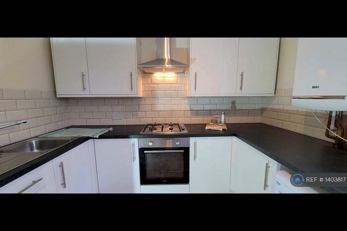 3 Bedroom Flat To Rent In Albert Road, Manchester, M19