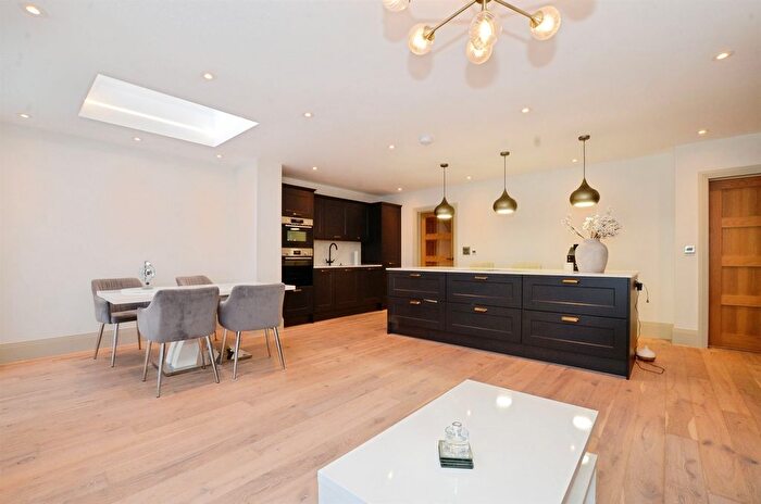 4 Bedroom End Terrace House For Sale In Hastings Way, Bushey, WD23