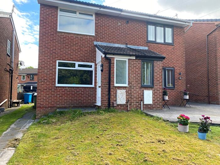 2 Bedroom Town House To Rent In Brunswick Street, Shaw, OL2