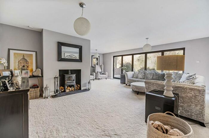 4 Bedroom Detached House For Sale In Green Curve, Banstead, SM7