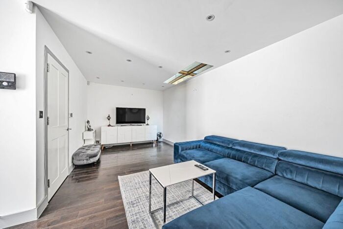 4 Bedroom Detached House For Sale In Westbere Road, London, NW2