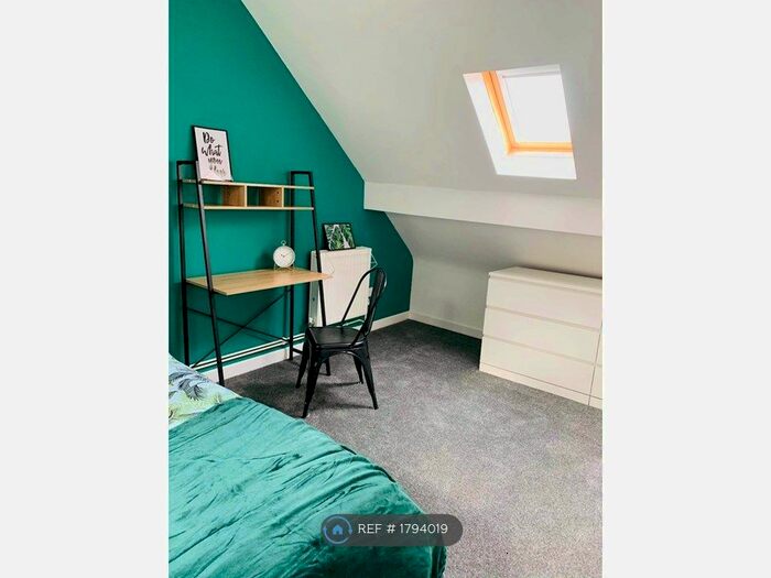 6 Bedroom Semi-Detached House To Rent In St Hellens, Swansea, SA1