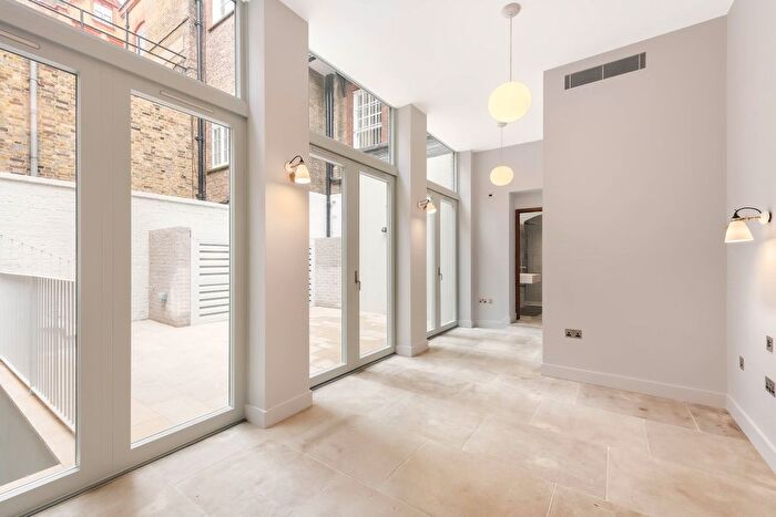2 Bedroom Flat For Sale In Dilke Street, London, SW3