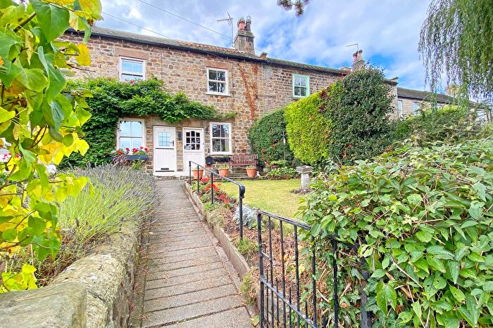 2 Bedroom Cottage For Sale In Spring Bank, Follifoot, Harrogate, HG3