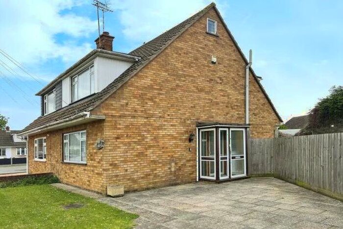 3 Bedroom Semi-Detached House To Rent In Ashcombe, Rochford, SS4