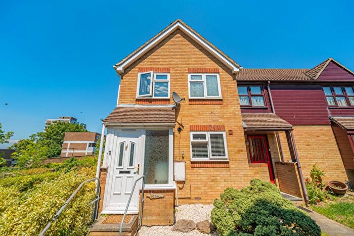 2 Bedroom Semi-Detached House To Rent In Brompton Hill Chatham, ME4