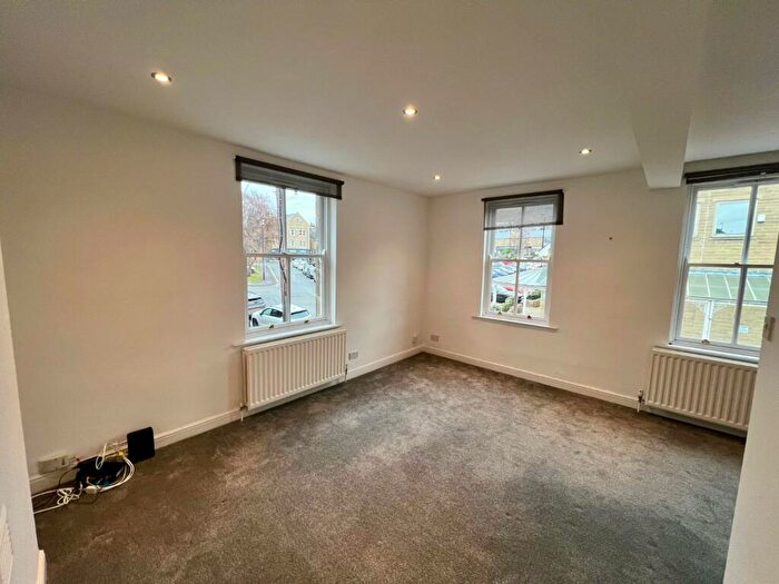 1 Bedroom Flat To Rent In South Hawksworth Street, Ilkley, West Yorkshire, Uk, LS29