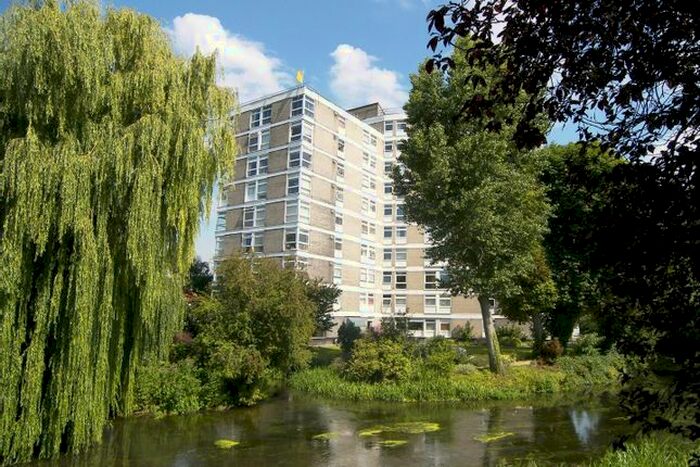 2 Bedroom Flat To Rent In Denham Lodge, Oxford Road, Uxbridge UB9