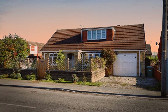 3 Bedroom Bungalow For Sale In Lee Moor Road, Stanley, Wakefield, West Yorkshire, WF3