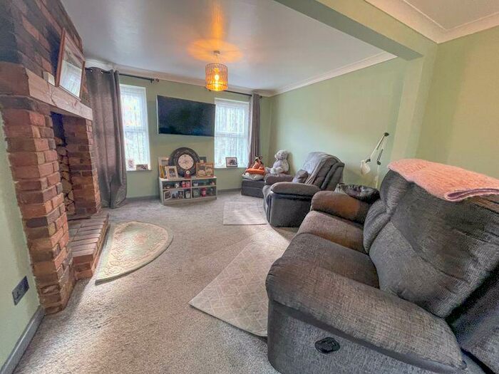 3 Bedroom Semi-Detached House For Sale In Drakeloe Close, Woburn, MK17