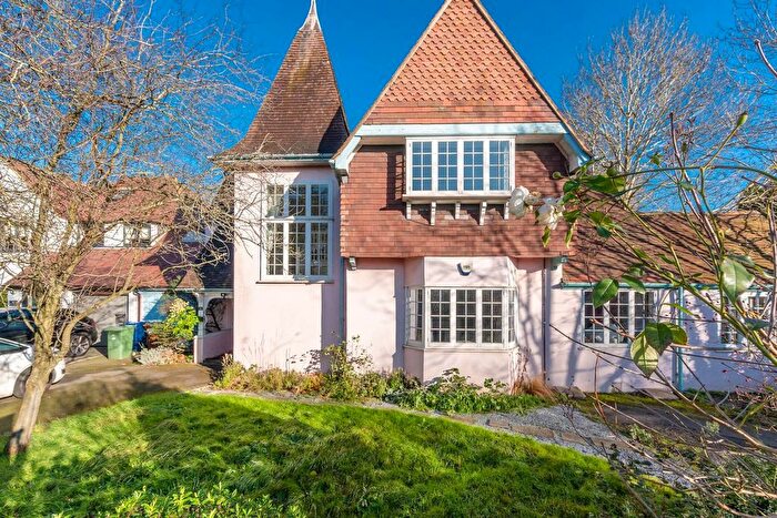 2 Bedroom Maisonette To Rent In Elm Park Road, Pinner, HA5