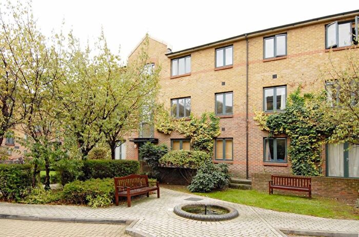 2 Bedroom Flat To Rent In Durward Street, London, E1