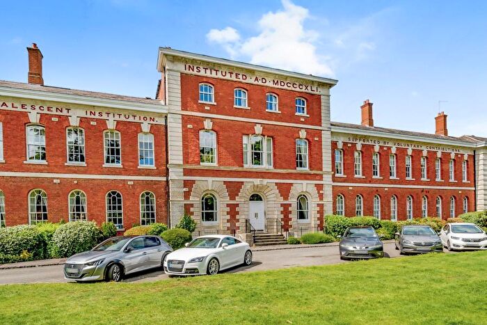 2 Bedroom Apartment To Rent In Ellesmere Place, KT12