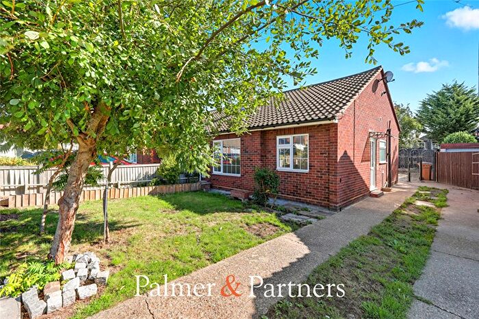 2 Bedroom Bungalow For Sale In Coombe Rise, Broomfield, Chelmsford, Essex, CM1