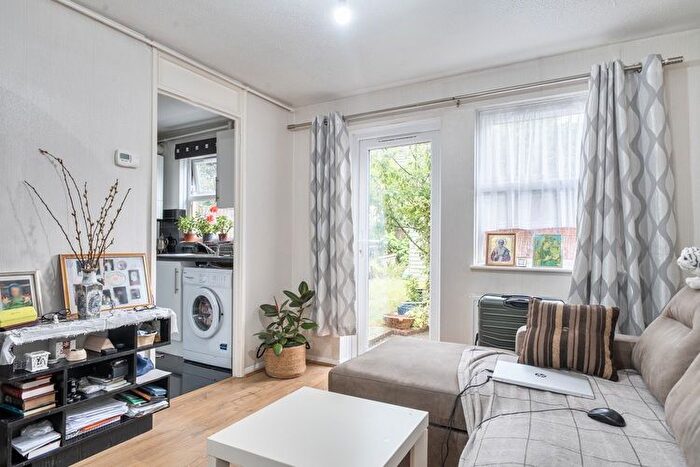 Studio For Sale In Padbury Close, Feltham, London, TW14