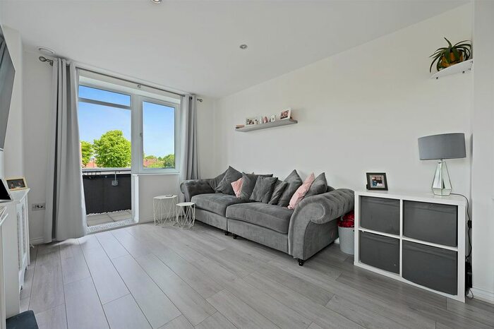 1 Bedroom Flat To Rent In London Road, Wallington, SM6