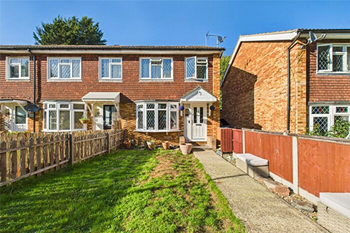 3 Bedroom End Of Terrace House For Sale In Harlech Road, Blackwater, Camberley, Hampshire, GU17
