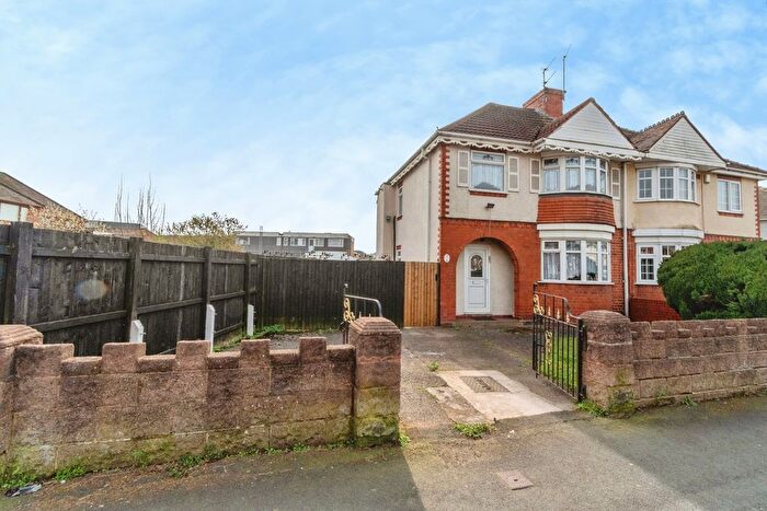 3 Bedroom Semi Detached House For Sale In Willingsworth Road, Wednesbury, West Midlands, WS10