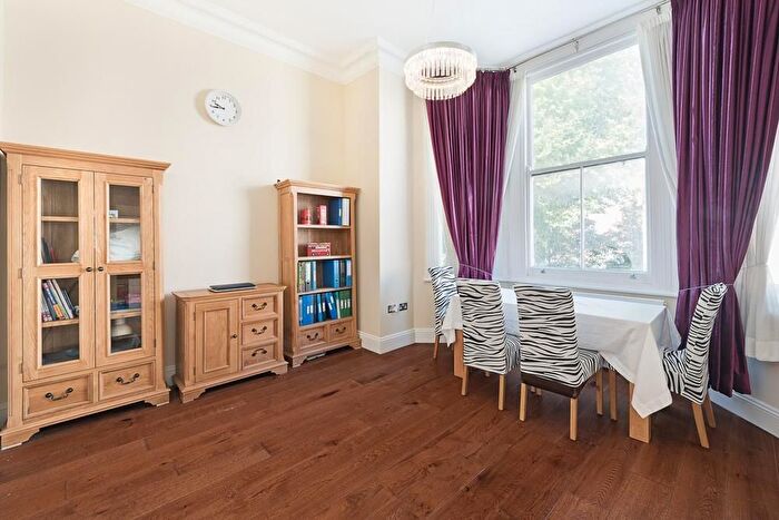 2 Bedroom Flat To Rent In Penywern Road, Earls Court, SW5