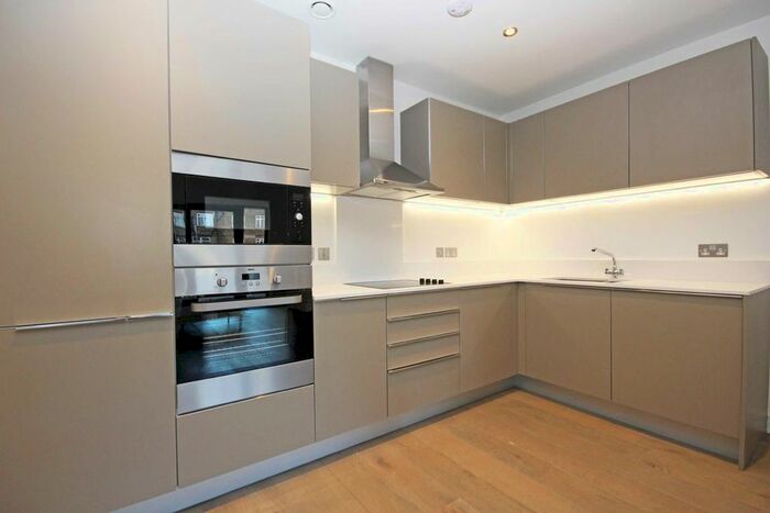 2 Bedroom Flat To Rent In Blairderry Road, London, SW2