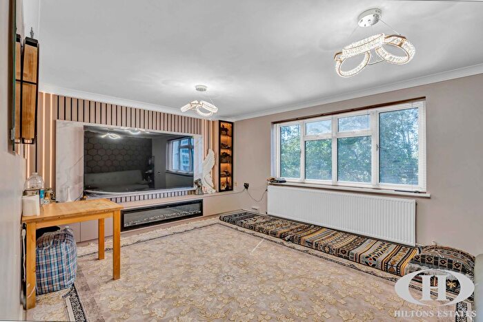 2 Bedroom Flat For Sale In Convent Way, Southall, UB2