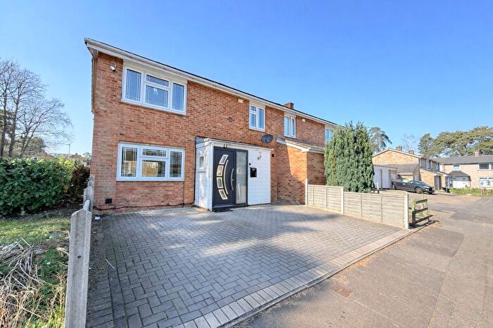 3 Bedroom Semi Detached House For Sale In Letcombe Square, Bracknell, Berkshire, RG12