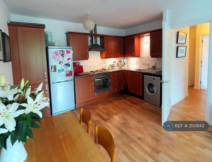 2 Bedroom Flat To Rent In Crouch End Hill, London, N8