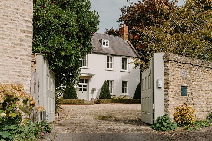 5 Bedroom Detached House For Sale In The Square, Aynho, OX17