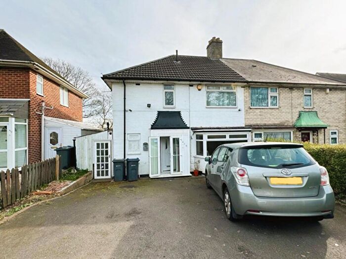 4 Bedroom Semi Detached House For Sale In College Road, Kingstanding, Birmingham, B44