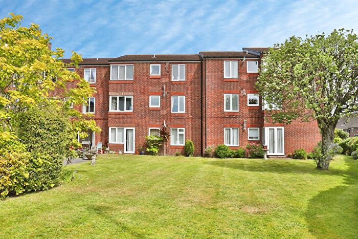 2 Bedroom Flat For Sale In Mount Pleasant Road, Poole, BH15