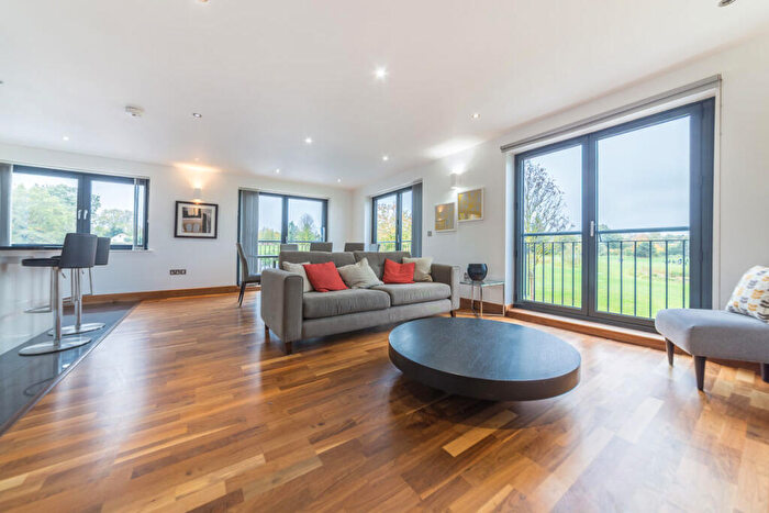 3 Bedroom Flat To Rent In Woolston Manor, Chigwell, Essex, IG7