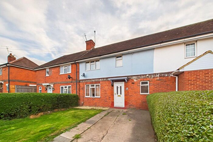 2 Bedroom Terraced House For Sale In Lamerton Road, Reading, Berkshire, RG2