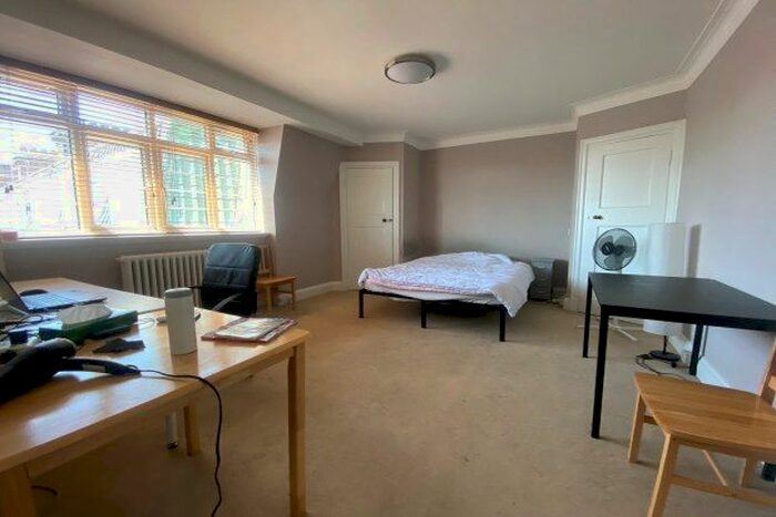 Studio To Rent In Pembroke Road, London, W8